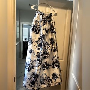 Beautiful long skirt with pockets